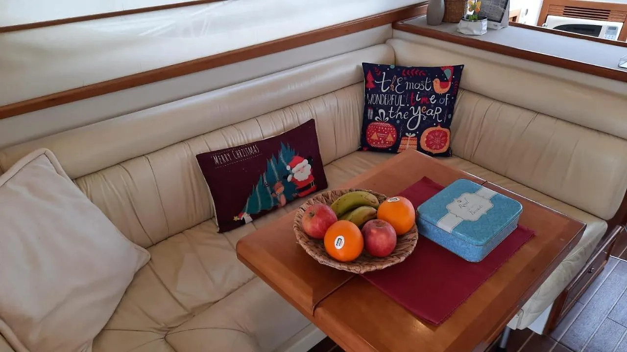 Botel Yaku Wayra Charter Hotel Playa Blanca